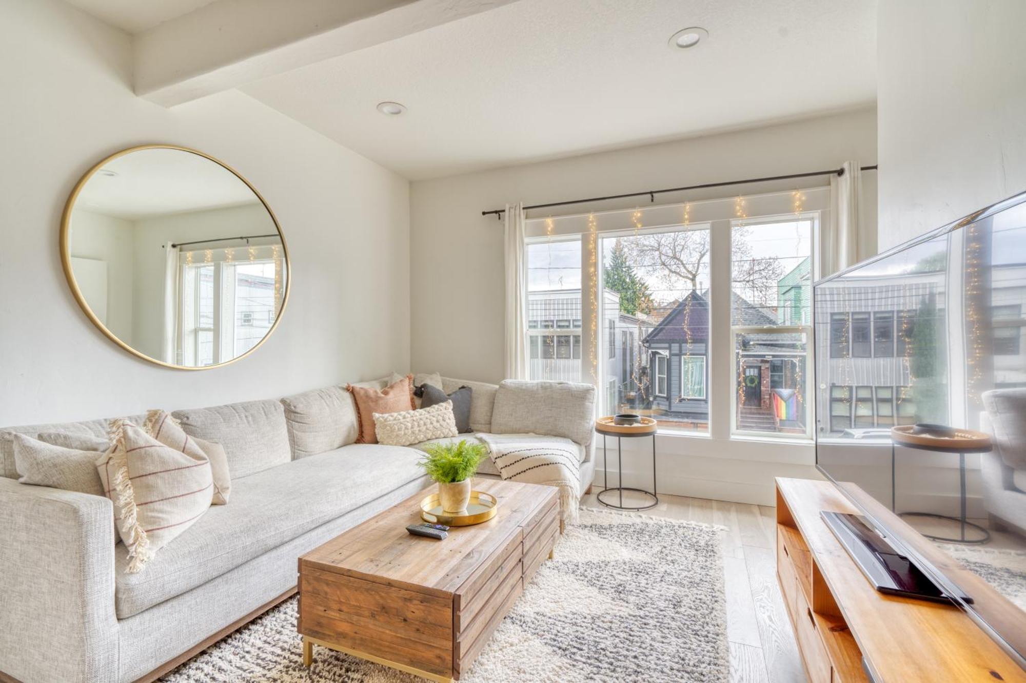 Stay Portland - Perfect Portland Farmhouse Loft - Breweries & Bars Exterior photo