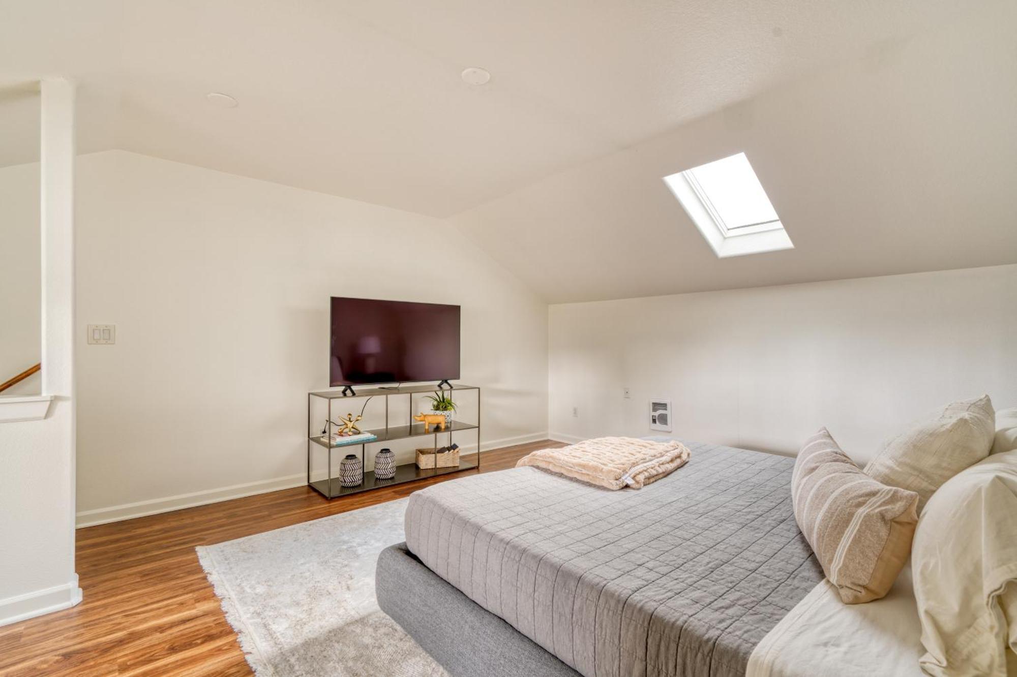 Stay Portland - Perfect Portland Farmhouse Loft - Breweries & Bars Exterior photo